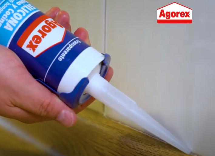 Pegado de un velador en melamina